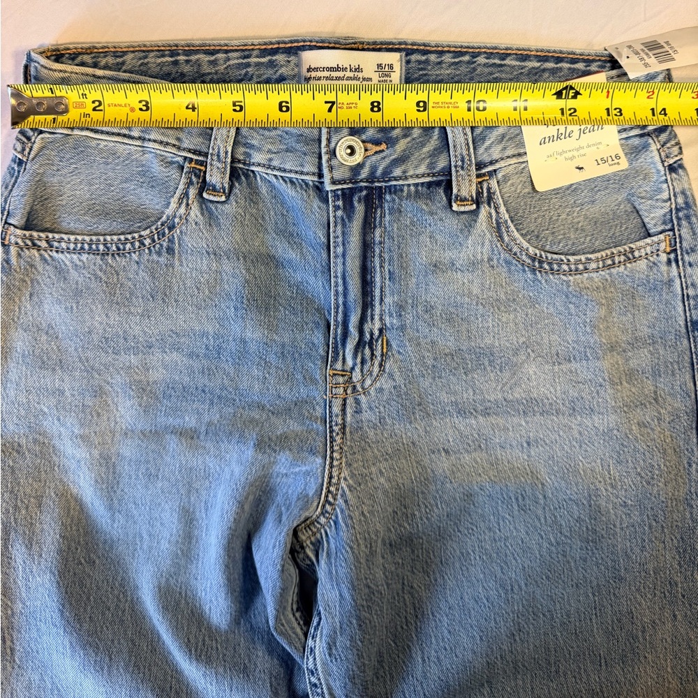Abercrombie Kids Girls Floral embroidered relaxed fit jeans - Picture 6 of 10